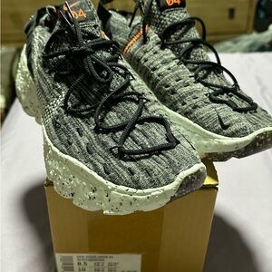 Rare Mens Nike Gray and Black Space Hippie 04